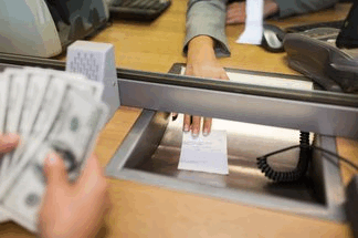 Pasos para cobrar un cheque en Argentina.